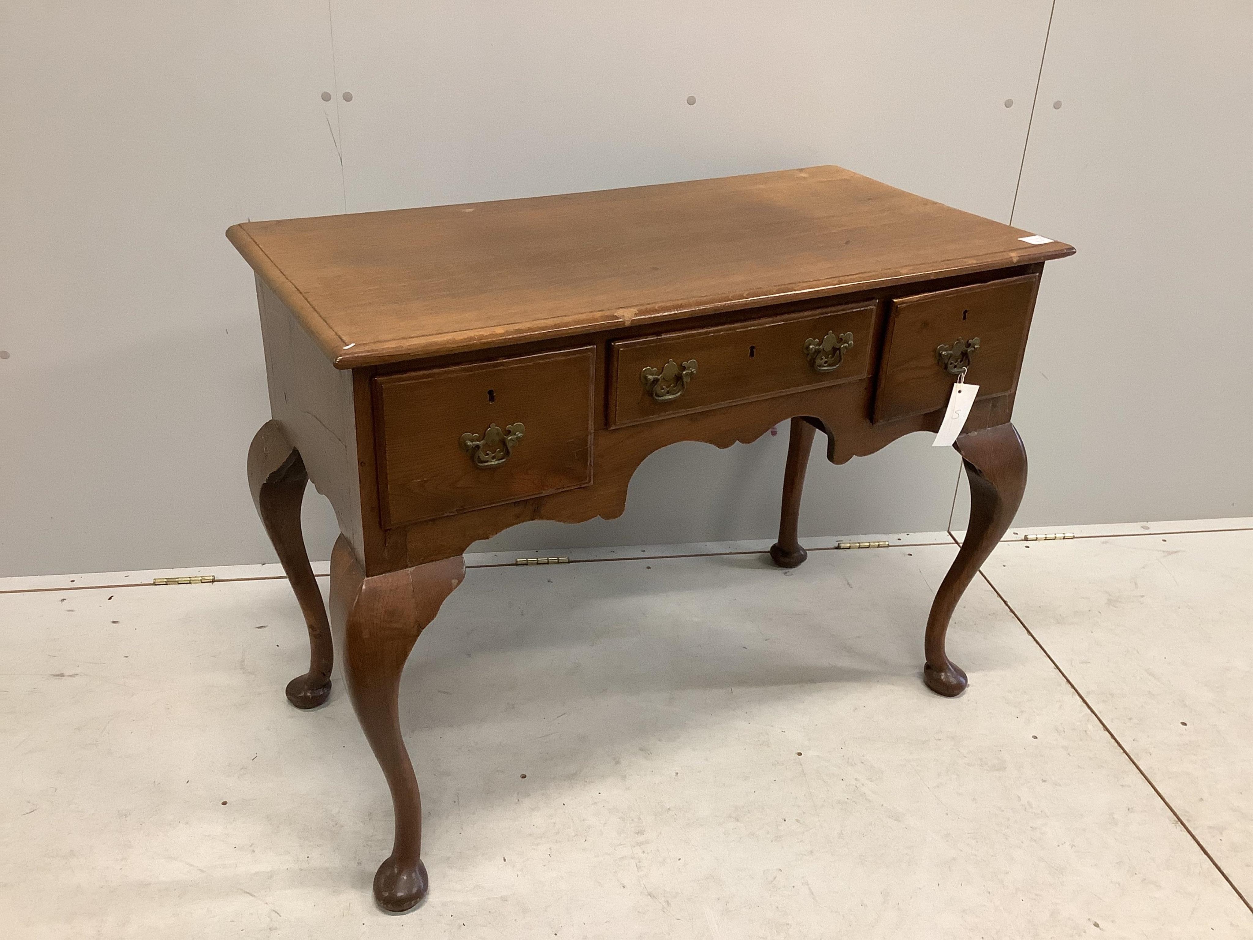 An 18th century style oak kneehole dressing table on cabriole legs, width 105cm, depth 53cm, height 78cm. Condition - fair, heavily chipped